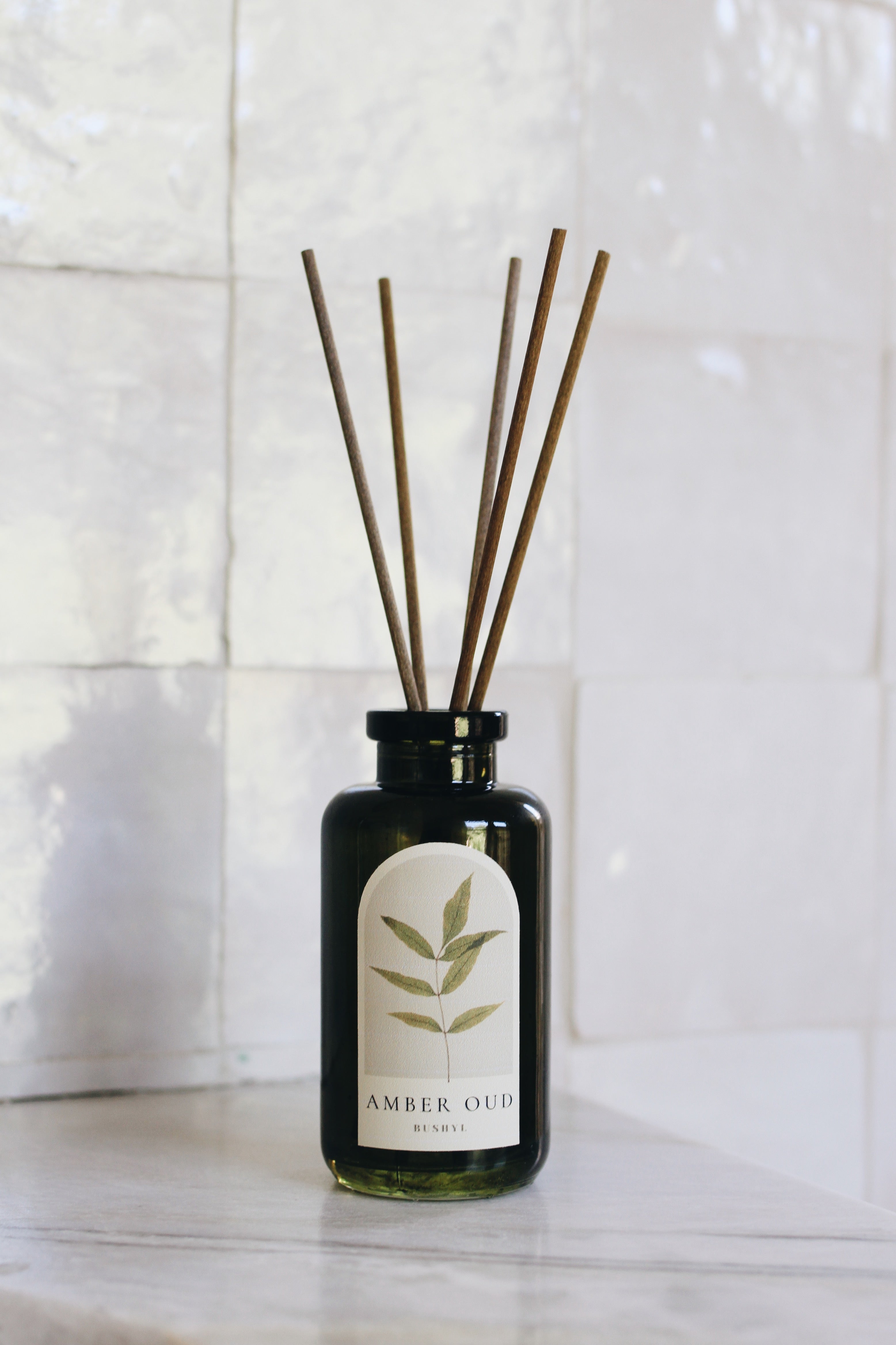 新品 ヴェラブラッドリー エッセンシャルコスメティクス ドッグウッド soel LIVING-OIL SKINCARE】LIVING-OIL フォーヘア サンダル